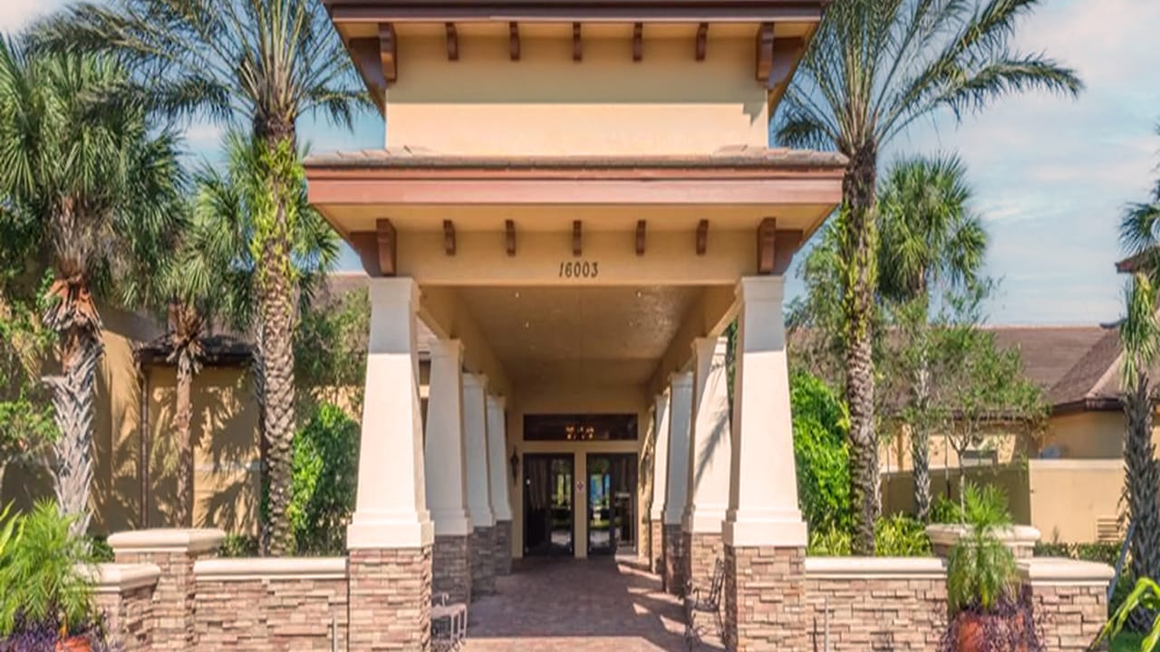 Front entrance to the Valencia Lakes