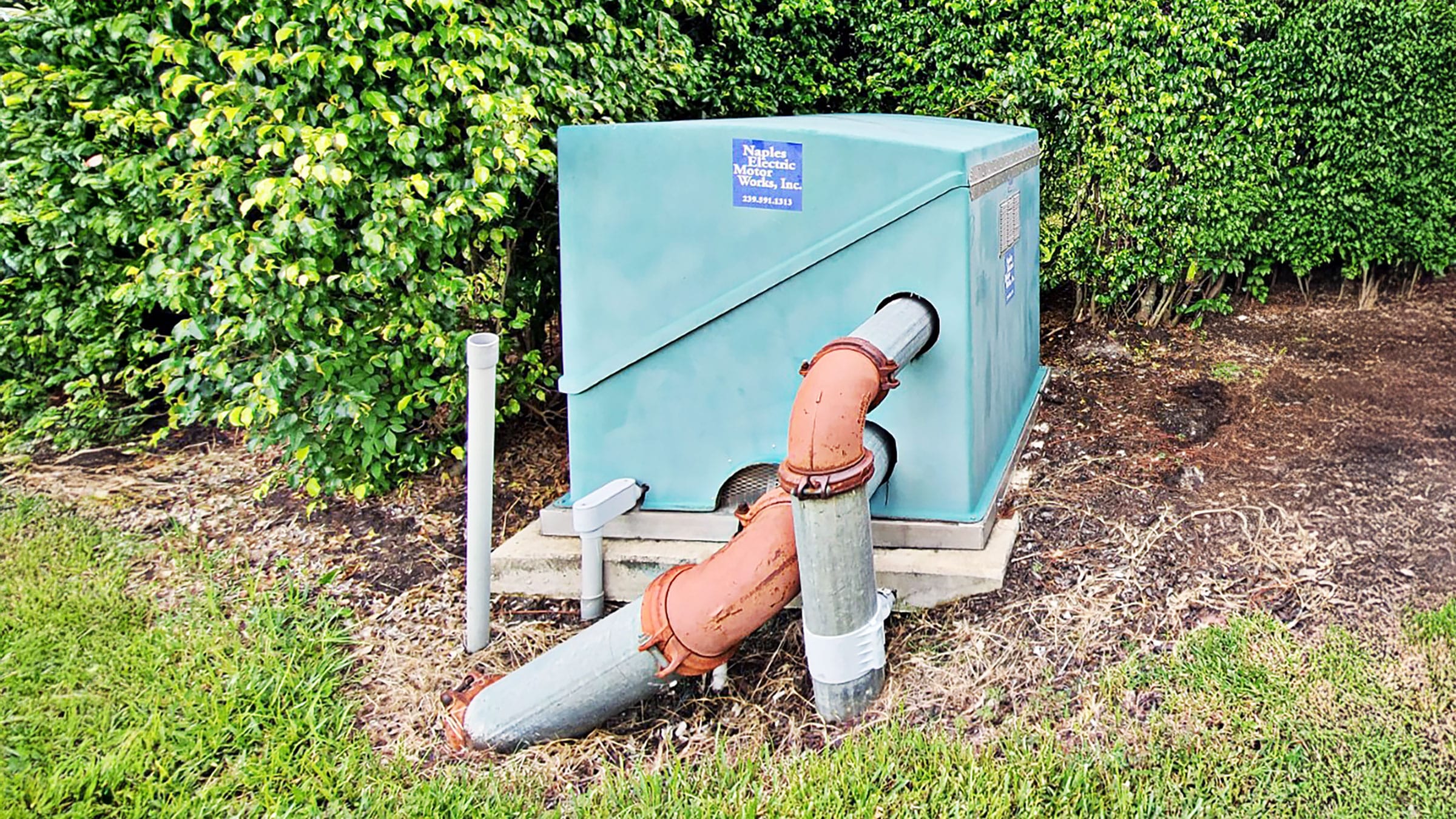 Old pump station at Paseo with the lid close and pipes